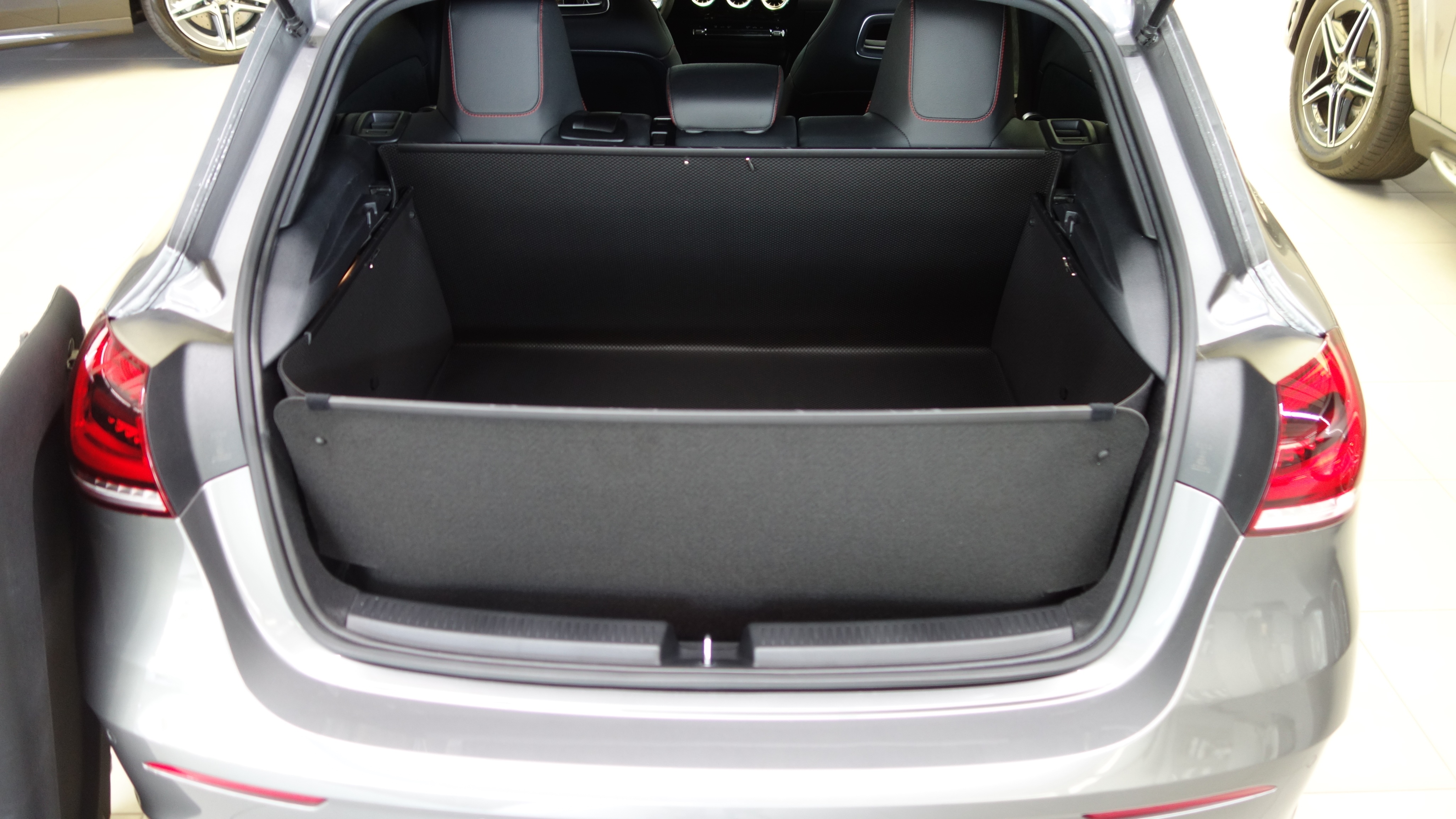 Ultimativer Kofferraumschutz für die A-Klasse für Hund, Sport und Alltag