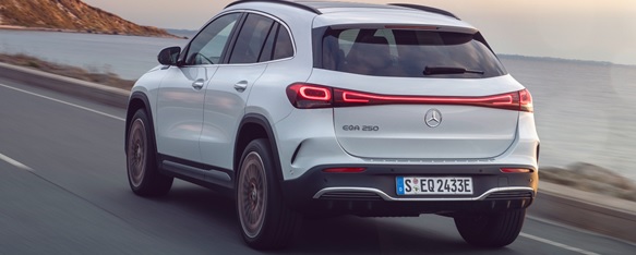 Ein Kofferraumschutz mit Ambiente für Mercedes EQA