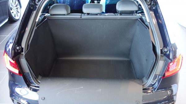 TIEF: Sie haben nicht nur für den tiefer gelegten Kofferraum von Audi A1 sondern auch für die Ladekante und Stoßstange professionellen und zuverlässigen Schutz vor Schmutz und Beschädigung. Der inhaenger ist selbststehend, ohne Klettverschlüsse, Bänder od