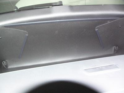 Der Kofferraumschutz schützt hochgeklappt  die Heckklappe