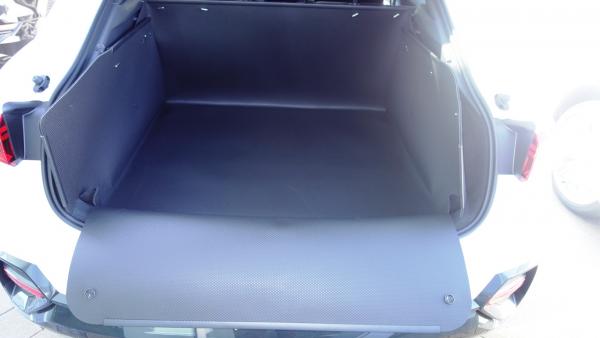 Wenn Sie beim Transport sorgenfrei sein wollen, brauchen Sie diesen Kofferraumschutz für Audi Q3 und QQ3 Sportback