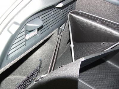 Aus einer Kofferrumbodenmatte für Audi Q2 können Sie blitzschnell Ihren stabilen Kofferraumschutz entfalten, der Ihnen zum Transport  Ihres triefenden Hundes oder schwerer,  schmutziger Gegenstände bereit steht. Keine Kratzer, kein Schmutz!