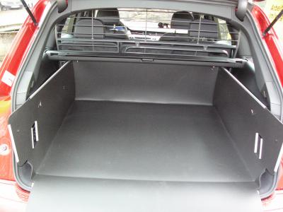 Premimuklasse Kofferraumschutz für Audi Q7 mit Trenn0gitter sorgt für Sicherheit, Sauberkeit und Werterhaltung