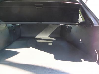 Beim Modell L11 klappen Sie die Rücksitze Ihres Audi Q7 um und entfalten Sie einfach den Kofferraumschutz in der 2.Gebrauchsstellung bis zum Fahrersitz. Sie können jetzt lange, schwere, sperrige, spitze, schmutzige Gegenstände transportieren.