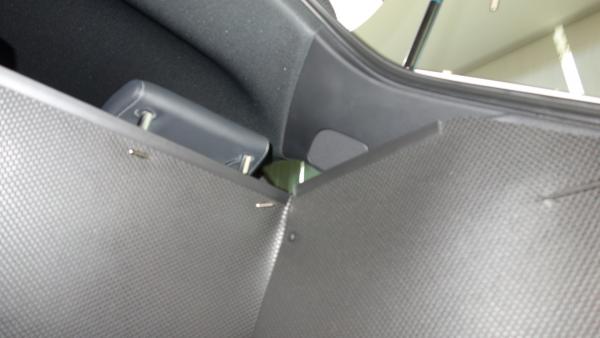 Aus einer  Kofferrumbodenmattte für Audi A3 können Sie blitzschnell den stabilen Kofferraumschutz entfalten, der Ihnen zum Transport  Ihres triefenden Hundes oder schwerer, spitzer, schmutziger Gegenstände bereit steht. Keine Kratzer, Keine Verschmutzung!