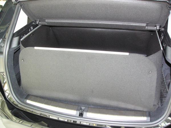 Stoßstange hochgeklappt erhält Ihr BMW X1 eine geschlossene und wasserdichte Wanne.