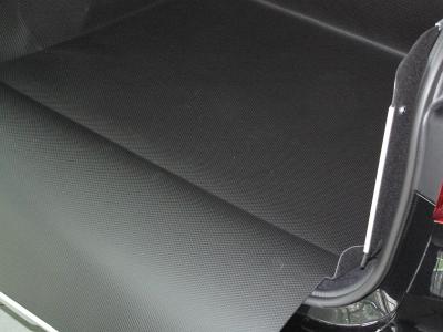 Ihren Kofferraumschutz für BMW X1 Touring können Sie ohne fummeln mit Klettbändern und Schnüren, blitzschnell entfalten,  der Ihnen zum Transport  Ihres triefenden Hundes oder scharfkantiger und schmutziger Gegenstände bereit steht.