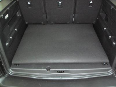 Wenn Sie keinen Transportbedarf haben, haben Sie immer einen sauberen und aufgeräumten Kofferraum dank des zusammengeklappten Kofferraumschutzes, inhaenger