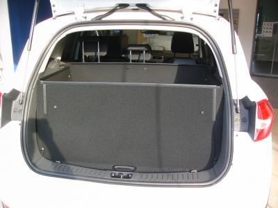 Passgenaue Kofferraumwanne für Ford Kuga, der hohe Kofferraumschutz gegen Schmutz, Nässe und Beschädigung