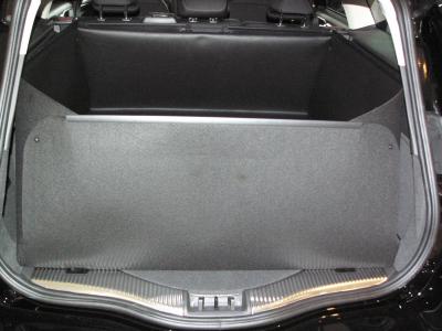 Passgenaue Kofferraumwanne für Ford Mondeo Turnier, der hohe Kofferraumschutz gegen Schmutz, Nässe und Beschädigung