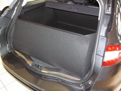 Passgenaue Kofferraumwanne für Ford Mondeo Turnier, der hohe Kofferraumschutz gegen Schmutz, Nässe und Beschädigung