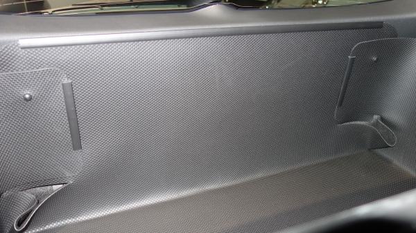 Der Stoßstangenschutz hochgeklappt funktioniert als Schutz für die Heckklappe. Die Wanne bleibt trotzdem 100% wasserdicht