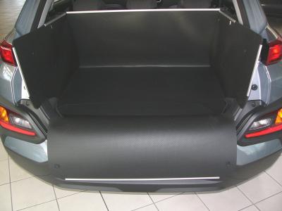 Im Bedarfsfall entfalten Sie aus der Kofferraummatte einen stabilen, fensterhohen und wasserdichten Kofferraumschutz. Transportieren Sie, was Sie möchten ohne Einschränkung.