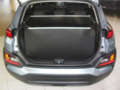 Wenn der Hund aufgesprungen ist oder das Ladegut beladen ist, klappen Sie den Stoßstangenschutz hoch und Sie haben jetzt einen Heckklappenschutz.