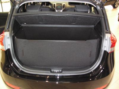 Der hohe Kofferraumschutz für Hyundai ix20,  passgenaue Kofferraumwanne gegen Schmutz, Nässe und Beschädigung