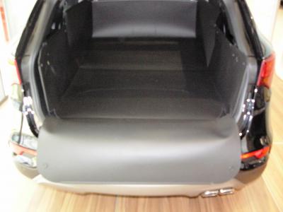 Der hohe Kofferraumschutz für Hyundai Santa Fe,  passgenaue Kofferraumwanne gegen Schmutz, Nässe und Beschädigung