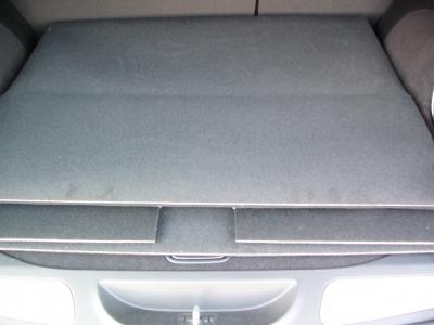 Der hohe Kofferraumschutz für Jeep Grand Cherokee,  passgenaue Kofferraumwanne gegen Schmutz, Nässe und Beschädigung