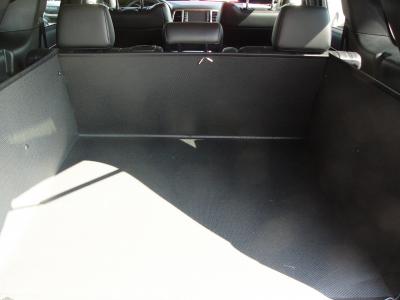 Sie haben nicht nur für den gesamten Kofferraum von Jeep Grand Cherokee  sondern auch für die Ladekante und Stoßstange professionellen und zuverlässigen Schutz vor Schmutz und Beschädigung. Der inhaenger ist selbststehend, ohne Klettverschlüsse, Bänder od