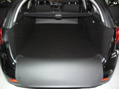 Der hohe Kofferraumschutz für Kia Ceeds sw,  passgenaue Kofferraumwanne gegen Schmutz, Nässe und Beschädigung