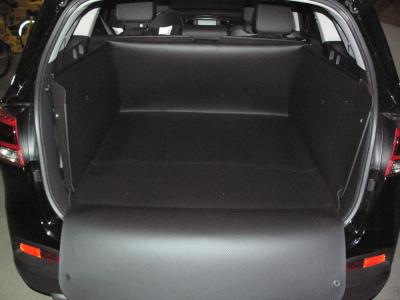 Der hohe Kofferraumschutz für Kia Sorento,  passgenaue, hohe Kofferraumwanne gegen Schmutz, Nässe und Beschädigung