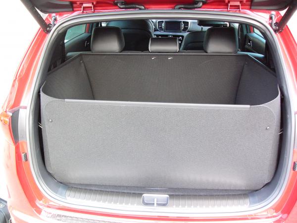 Kofferraumwanne KIA Sportage mit hochgeklappter 4. Wand ist ein wasserdichter, hoher Rundumschutz für jede Transportaufgabe.