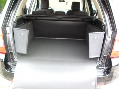 Hoher Kofferraumschutz für Land Rover Freelander 2,  passgenaue Kofferraumwanne gegen Schmutz, Nässe und Beschädigung