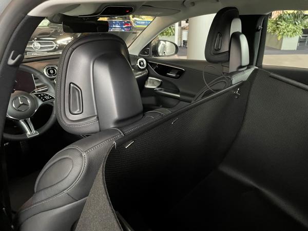 Die Rückenlehnen des Fahrers und Beifahrers Ihres C-Klasse T-Modells haben zuverlässigen Gesamtschutz