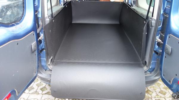 In Ihrem Mercedes Citan-Transporter können Sie vom Steinbruch Steine transportieren