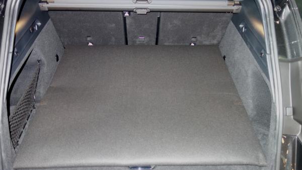 Unsre Kofferraumwanne für Mercedes EQC können Sie als eine Bodenmatte nutzen, wenn Sie keinen Transport zu erledigen haben.