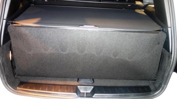 Kofferraumschutz Mercedes GLB. Eine geschlossene, wasserdichte und unverwüstliche Box .Im Bedarfsfall sekundenschnell zusammenfaltbar zu einer strapazierfähigen Bodenmatte. Eine saubere Sache!