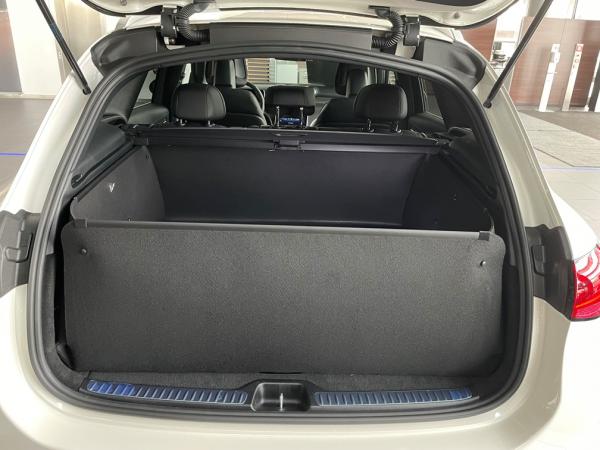 Selbsttragender, wasserdichter,  profi-Kofferraumschutz für den neuen GLC