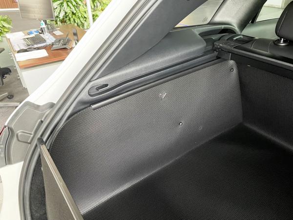 Ein Kofferraumschutz für den neuen GLC als würde er zur Ertsausstattung gehören.