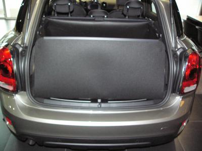 Klappen Sie den Stoßstangenschutz hoch, es entsteht eine 100%wasserdichte Wanne