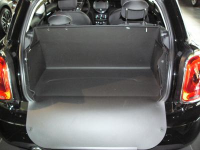 Hoher Kofferraumschutz für Mini 3 Türer,  Rückenlehne verstellbar