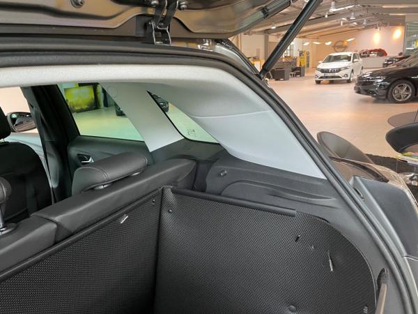 Wie eine Verkleidung aus der Erstausstattung von Opel Crossland.