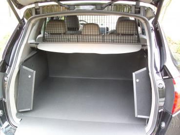Sie haben nicht nur für den gesamten Kofferraum von Porsche Cayenne, sondern auch für die Ladekante und Stoßstange professionellen und zuverlässigen Schutz vor Schmutz und Beschädigung. Der inhaenger ist selbststehend, ohne Klettverschlüsse, Bänder oder S