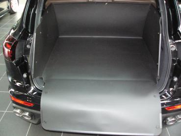 Sie haben nicht nur für den gesamten Kofferraum von Porsche Cayenne, sondern auch für die Ladekante und Stoßstange professionellen und zuverlässigen Schutz vor Schmutz und Beschädigung. Der inhaenger ist selbststehend, ohne Klettverschlüsse, Bänder oder S