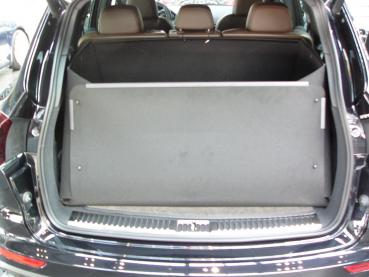 Kofferraumwanne Porsche Cayenne mit hochgestelltem Stoßstangenschutz ist ein geschlossener, stabiler, wasserdichter Schutz gegen Beschädigung, Schmutz und Nässe, nicht nur für den Hund. 100% Verlass!