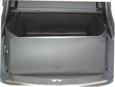 Der geschlossene Kofferraumschutz von Porsche Cayenne ist 10 cm hoch wasserdicht. 4.Wand schützt die Heckklappe.