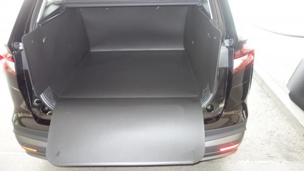 Auch die Stoßstange Ihres Skoda ENYAQ wird perfekt geschützt bei jedem Transport und wenn Ihr Hund ein- und ausspringt.