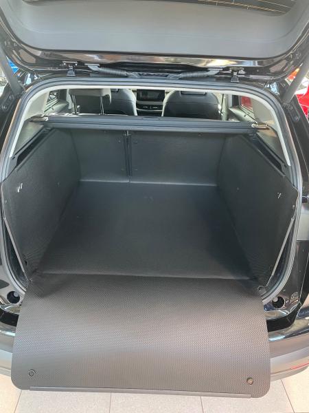 Auch die Stoßstange Ihres Skoda ENYAQ wird perfekt geschützt bei jedem Transport und wenn Ihr Hund auf- und abspringt. Rückwand 1/3 bzw. 2/3 umklappbar.