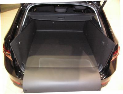 Sie haben nicht nur für den gesamten Kofferraum von Superb Combi sondern auch für die Ladekante und Stoßstange professionellen und zuverlässigen Schutz vor Schmutz und Beschädigung. Der inhaenger ist selbststehend, ohne Klettverschlüsse, Bänder oder Schnü