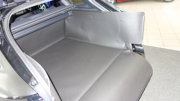 Auch die Stoßstange und die Ladekante  von Corolla TS genießen absoluten Schutz.