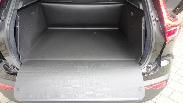Kofferraumwanne als Premiumklasseschutz für den Volvo XC40 Hybrid