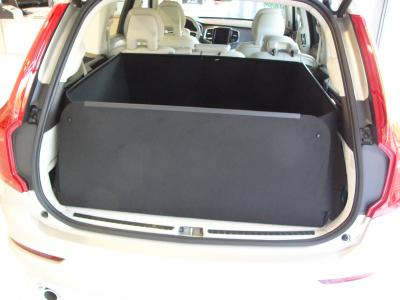 Stellen Sie den Stoßdämpferschutz Ihres Kofferraumschutzes hoch, bekommen Sie eine 100% wasserdichte hohe Wanne. Freiheit für den Hund und Schutz für das Fahrzeug!