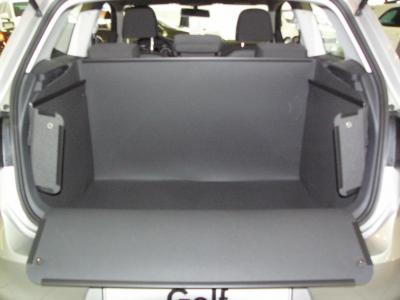Sie haben nicht nur für den gesamten Kofferraum von VW Golf 7 sondern auch für die Ladekante und Stoßstange professionellen und zuverlässigen Schutz vor Schmutz und Beschädigung. Der inhaenger ist selbststehend, ohne Klettverschlüsse, Bänder oder Schnüre.