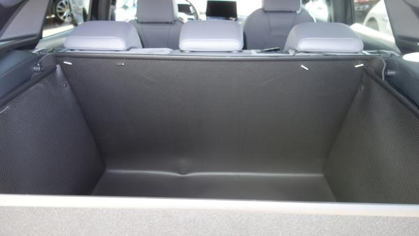 Die Rücksitze Ihres VW ID.4 werden bis zur Oberkante, das sind 65 cm, geschützt.