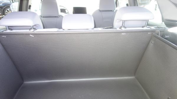 Ein Kofferraumschutz für VW ID.4 wie angegossen, eine professionelle Lösung für den Dauereinsatz