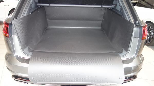 Die 4.Wand schützt sowohl die Heckklappe als auch die Stoßstange, das aber absolut zuverlässig.