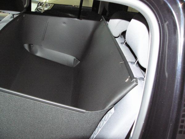 Die Rückenlehne Ihres Amarok wird vom Sitz bis zu den Kopfstützen und von Tür zu Tür geschützt